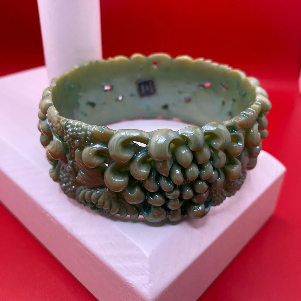 Antique Vintage Early Plastic Faux Bone Horn Celluloid Carved Floral Bangle - Picture 5 of 10